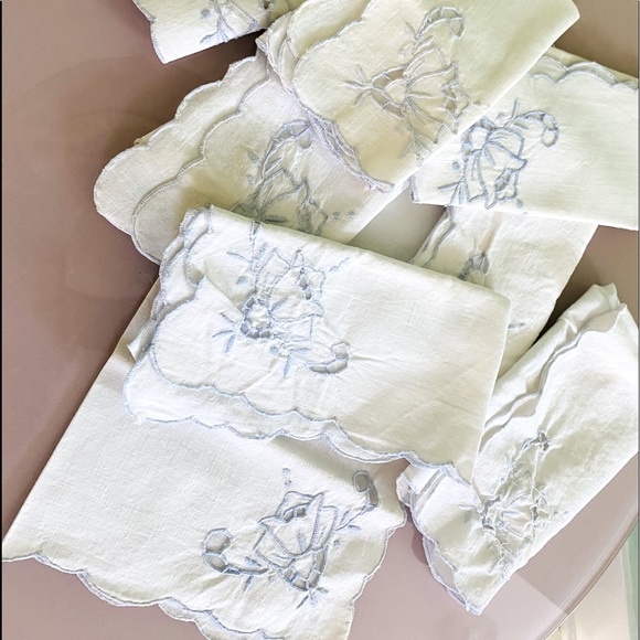 8 Vintage Linen White Napkins w/ Floral Cutouts - Picture 2 of 16